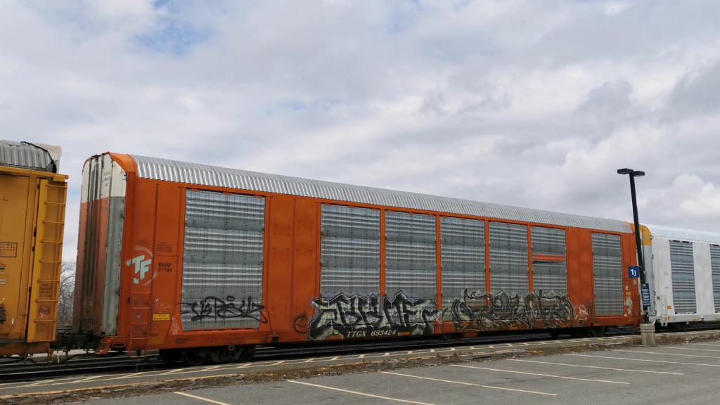 BNSF 27140 (Body) TTGX 693424 (Flat)